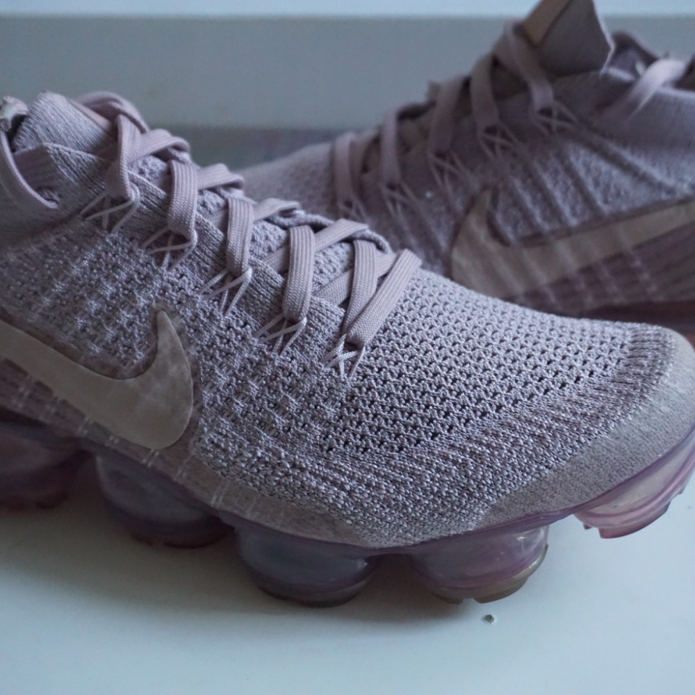 NIKE | WOMEN'S NIKE AIR VAPORMAX FLYNIT - Picture 4 of 11
